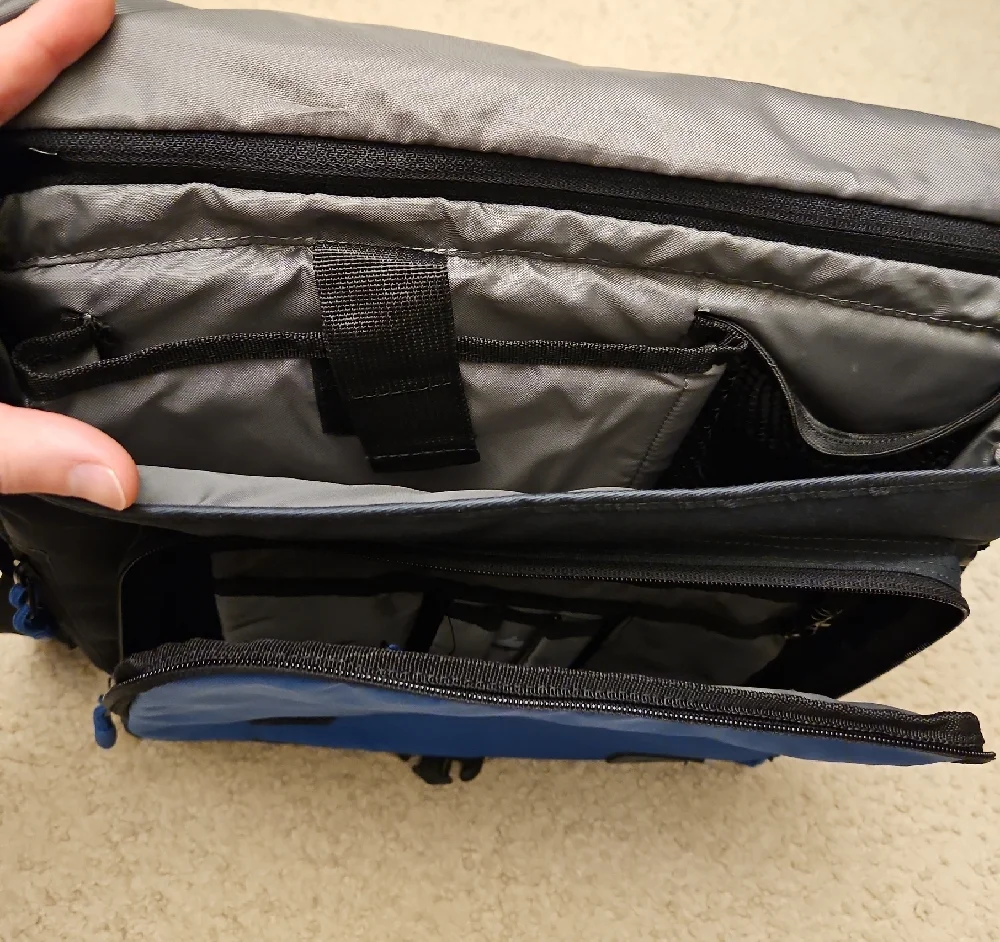 Sleek Black and Blue Messenger Bag | Skooba